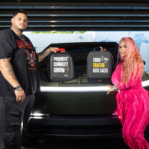 NOIR LUXE™ LED BACKPACK - Picture 2 of 8